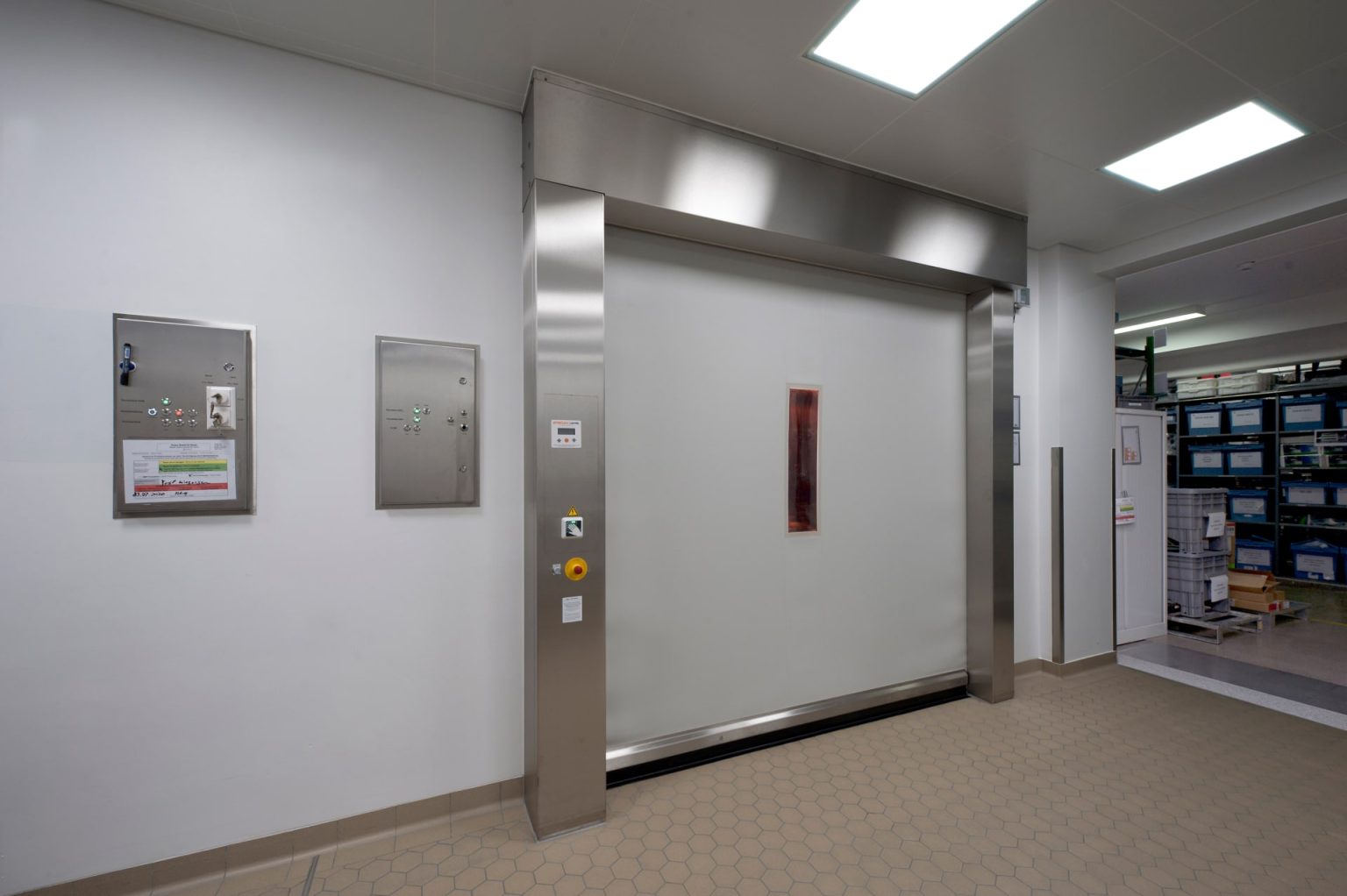 Cleanroom Premium roll-up door external view
