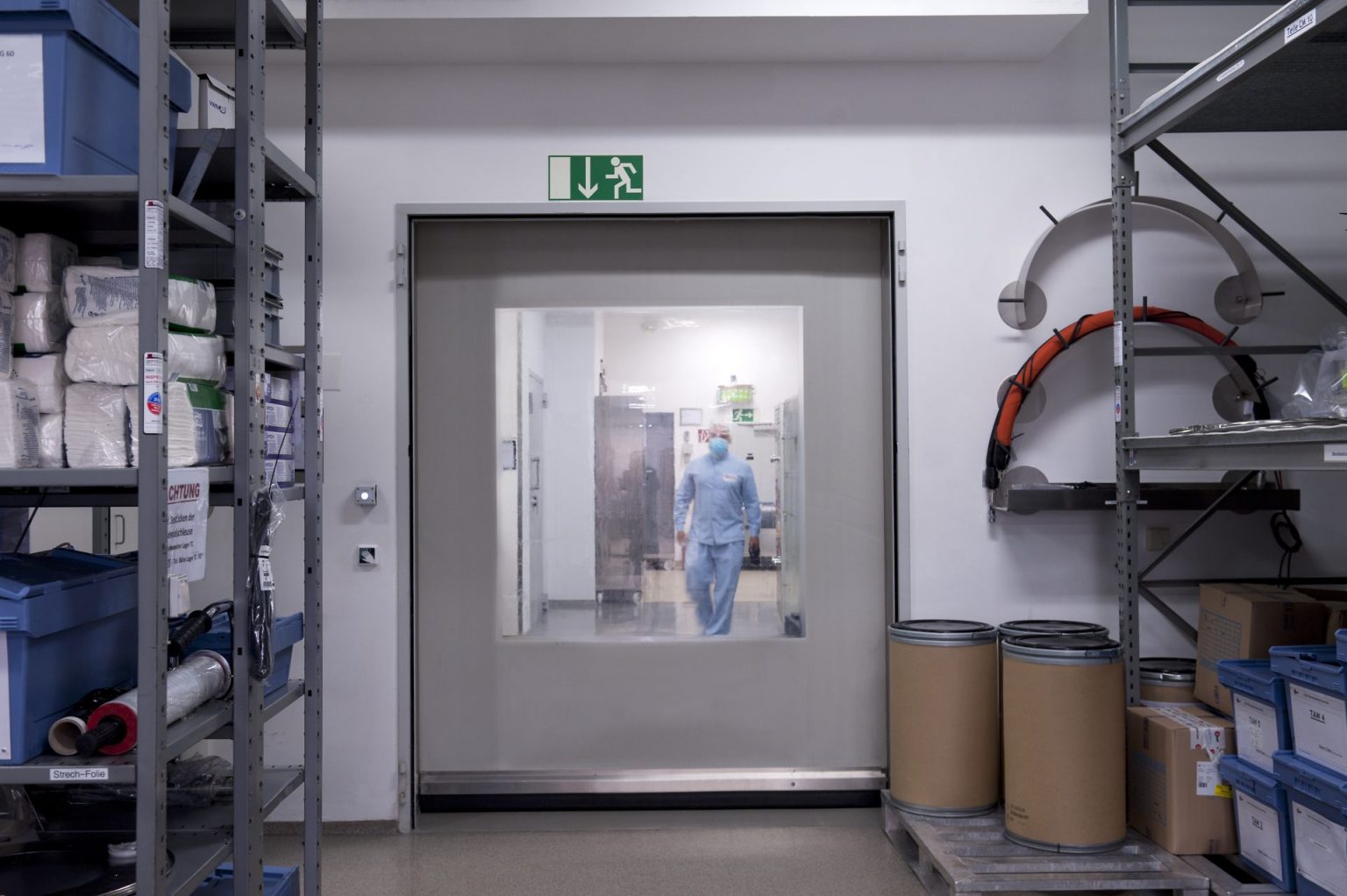 Cleanroom Premium high speed roll-up door front view