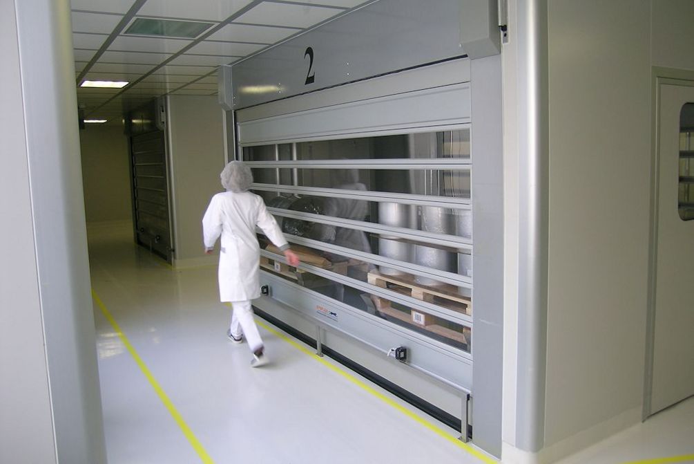 Spiral Cleanroom door EFA-STT CR showing spiral mechanism and durable construction