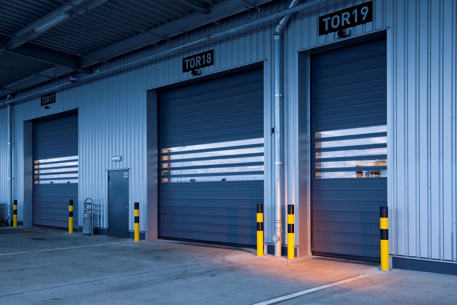 Reducing Data Centre Energy Consumption with High-Speed Insulated Doors